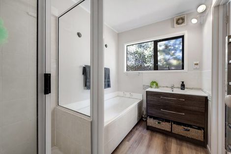 Photo of property in 2/39 Gills Road, Bucklands Beach, Auckland, 2014