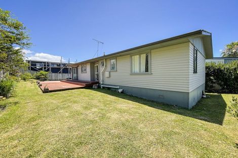 Photo of property in 39 Fairclough Road, Beach Haven, Auckland, 0626