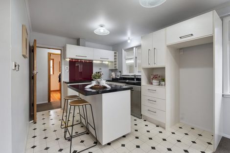 Photo of property in 17 Pembroke Street, Highbury, Palmerston North, 4412