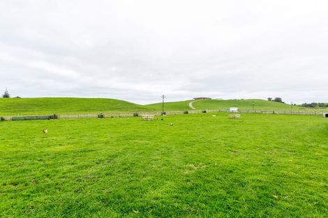 Photo of property in 2 Nopera Road, Waiiti, Urenui, 4377