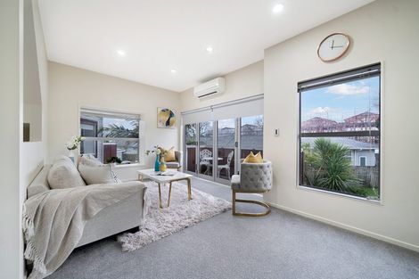 Photo of property in 76n Edmonton Road, Henderson, Auckland, 0612