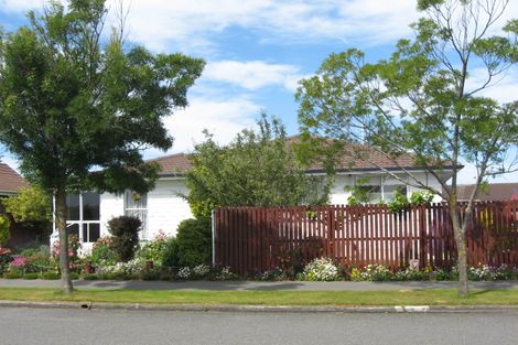 Photo of property in 2/72 Royal Park Drive, Parklands, Christchurch, 8083