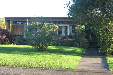 Photo of property in 16 Sunnyhill Crescent, Sunnyhills, Auckland, 2010