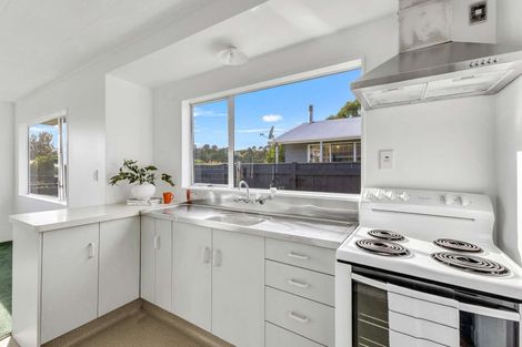 Photo of property in 1/58 Riversdale Drive, Merrilands, New Plymouth, 4312