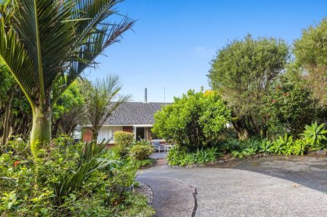 Photo of property in 278 Whangaparaoa Road, Red Beach, 0932
