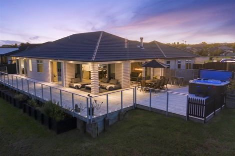 Photo of property in 21 Kahika Grove, Huapai, Kumeu, 0810