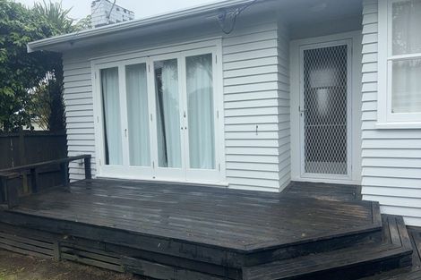 Photo of property in 86 Arran Road, Browns Bay, Auckland, 0630