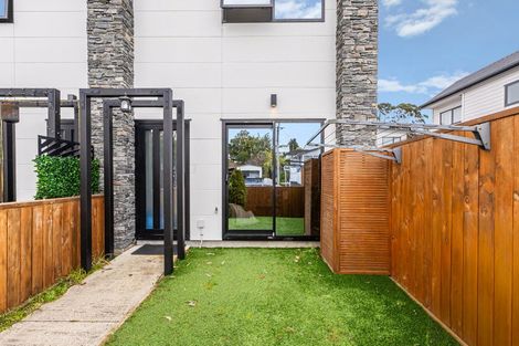 Photo of property in 1/83 Vodanovich Road, Te Atatu South, Auckland, 0610