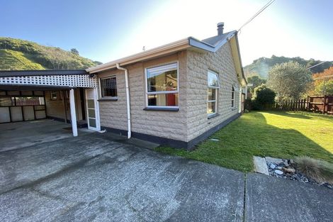 Photo of property in 11 Cornwall Street, Picton, 7220