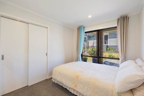 Photo of property in 52 Hobart Crescent, Wattle Downs, Auckland, 2103