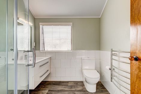 Photo of property in 2/13 Mana Esplanade, Paremata, Porirua, 5026