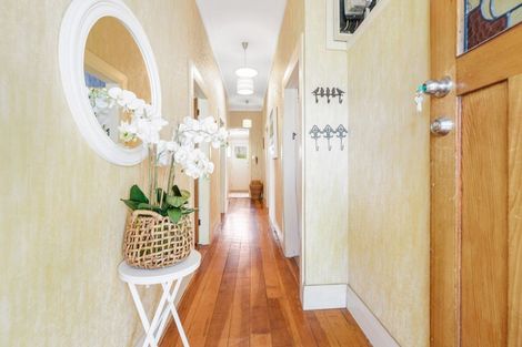 Photo of property in 11 Young Street, Claudelands, Hamilton, 3214