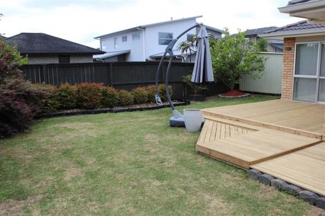 Photo of property in 106c Simpson Road, Henderson Valley, Auckland, 0614