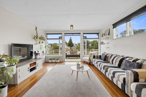 Photo of property in 3 Granby Place, Westown, New Plymouth, 4310