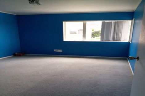 Photo of property in 1/2 Raleigh Road, Northcote, Auckland, 0627