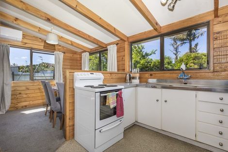 Photo of property in 2/11 Dalmahoy Place, Wattle Downs, Auckland, 2103