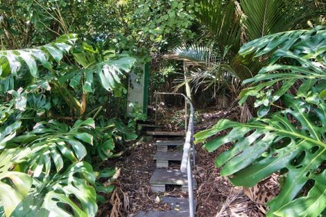 Photo of property in 29 Glenesk Road, Piha, New Lynn, 0772