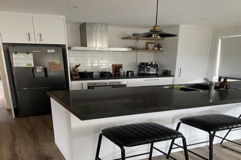 Photo of property in 4 Navy Lane, Papamoa, 3118