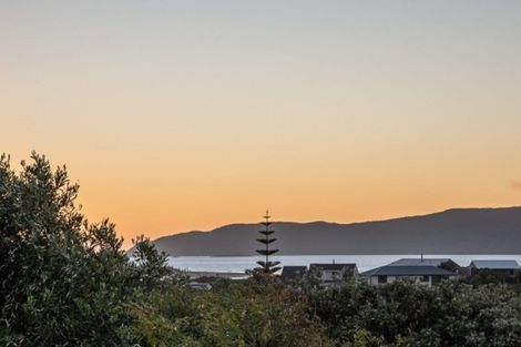 Photo of property in 7 Sunset Terrace, Waikanae Beach, Waikanae, 5036