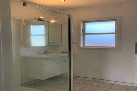 Photo of property in 42 Durham Street, Te Atatu Peninsula, Auckland, 0610