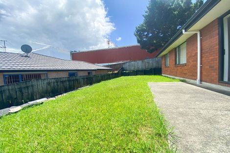 Photo of property in 21 Claywest Place, Glen Eden, Auckland, 0602