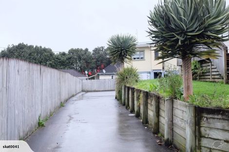 Photo of property in 10b Kaponga Crescent, New Lynn, Auckland, 0600