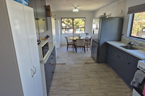 Photo of property in 18 Leeton Drive, Waipukurau, 4200