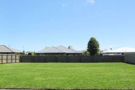 Photo of property in 3 Gwen Place, Redwood, Christchurch, 8051