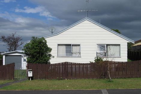 Photo of property in 52 Rosewarne Crescent, Glendene, Auckland, 0602