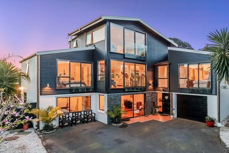 Photo of property in 1/36 Seaview Road, Castor Bay, Auckland, 0620