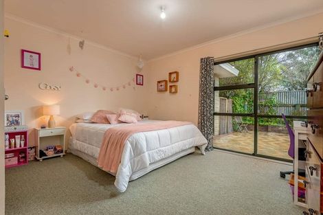 Photo of property in 15 Woburn Place, Takaro, Palmerston North, 4412