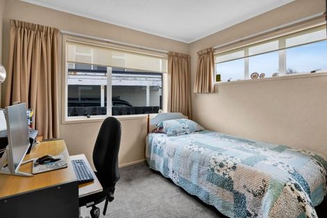 Photo of property in 17 Nevada Drive, Merrilands, New Plymouth, 4312