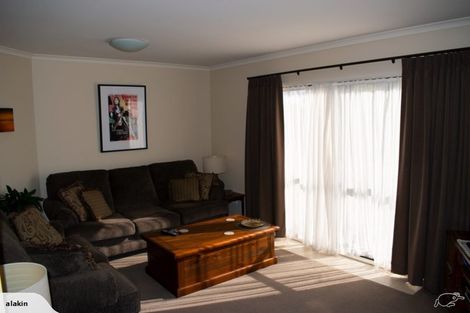 Photo of property in 18 Seamount Drive, Red Beach, 0932