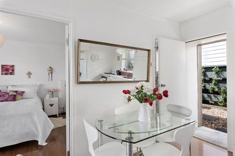 Photo of property in 3/28 William Bond Street, Stanley Point, Auckland, 0624