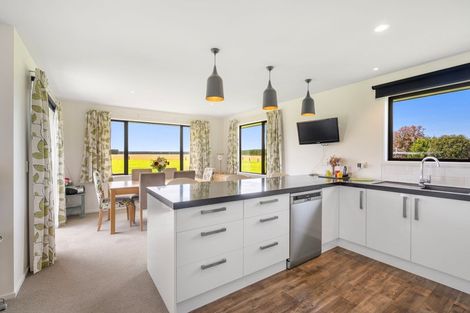 Photo of property in 24 Whitcombe Place, Darfield, 7571