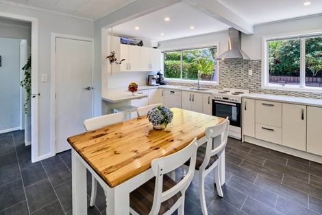 Photo of property in 22 Rintoul Grove, Stokes Valley, Lower Hutt, 5019