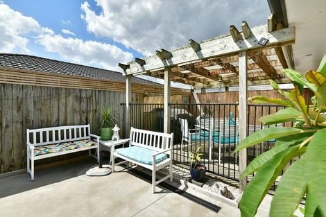 Photo of property in 19 Raabia Close, Parakai, 0830