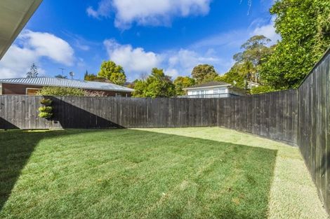 Photo of property in 1/1 Hatherlow Street, Glenfield, Auckland, 0629