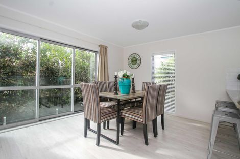 Photo of property in 29a Sylvan Crescent, Te Atatu South, Auckland, 0610