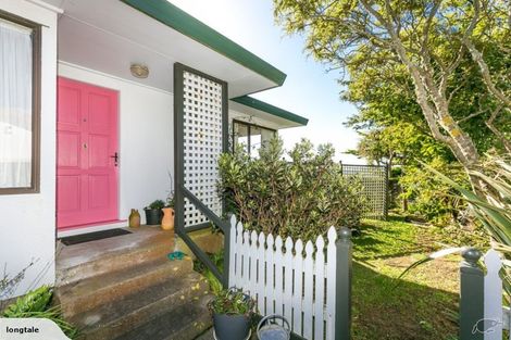 Photo of property in 6 Ashton Fitchett Drive, Brooklyn, Wellington, 6021