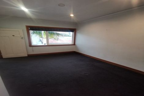 Photo of property in 18 Waiohua Road, Greenlane, Auckland, 1061