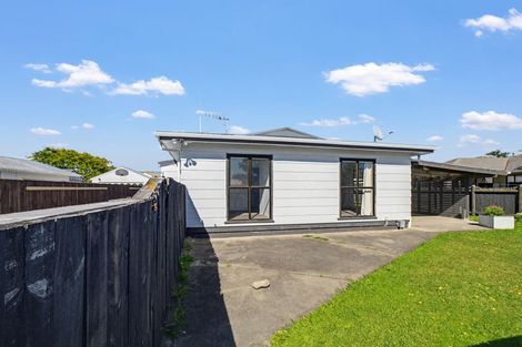 Photo of property in 22 Peter Hall Drive, Kelvin Grove, Palmerston North, 4414