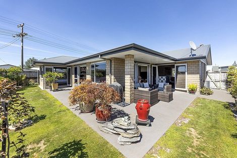 Photo of property in 2 Oakwood Drive, Highlands Park, New Plymouth, 4312