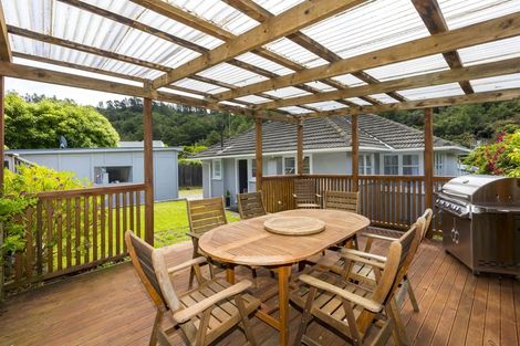 Photo of property in 77 Raukawa Street, Stokes Valley, Lower Hutt, 5019