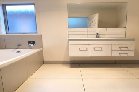 Photo of property in 20 Exeter Place, Unsworth Heights, Auckland, 0632