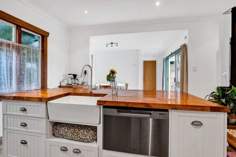 Photo of property in 7 Seddon Street, Westown, New Plymouth, 4310