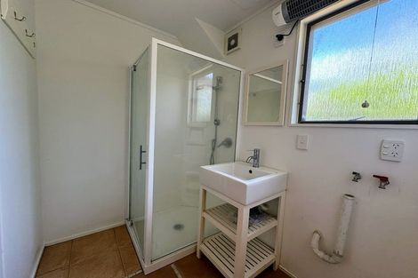 Photo of property in 3b Pukatea Street, Eastbourne, Lower Hutt, 5013