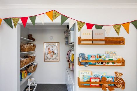 Photo of property in 103 Cashmere Drive, Fitzherbert, Palmerston North, 4410