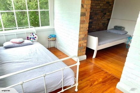 Photo of property in 27 Islington Avenue, New Lynn, Auckland, 0600