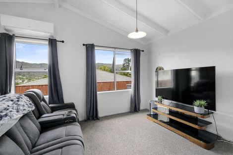 Photo of property in 7 Waipuna Grove, Stokes Valley, Lower Hutt, 5019